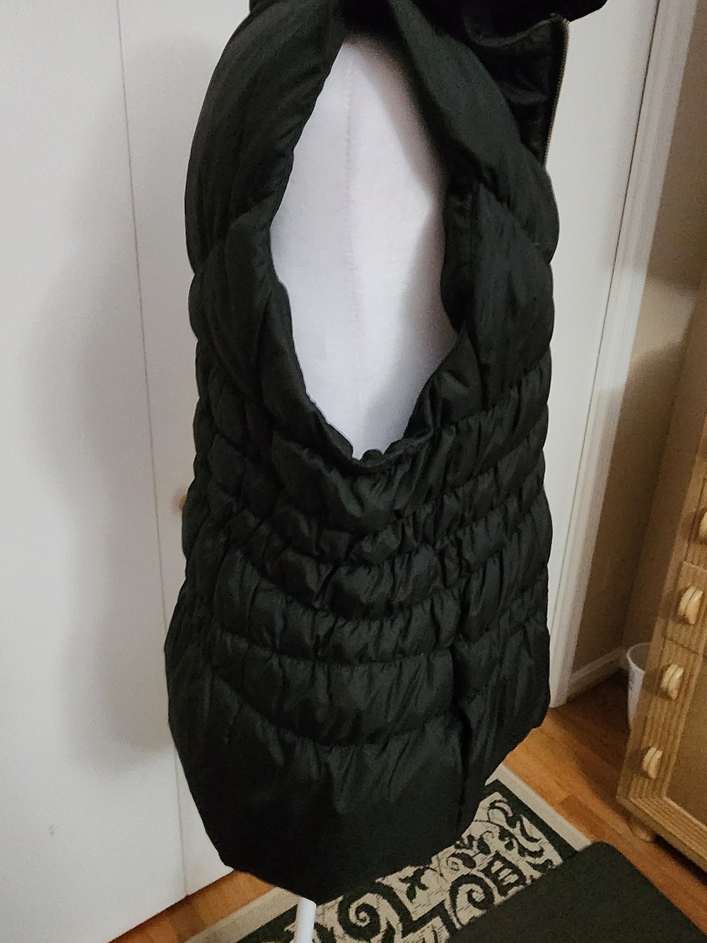 Michael Kors Black Quilted Sleeveless Puffer Vest - Picture 2 of 5